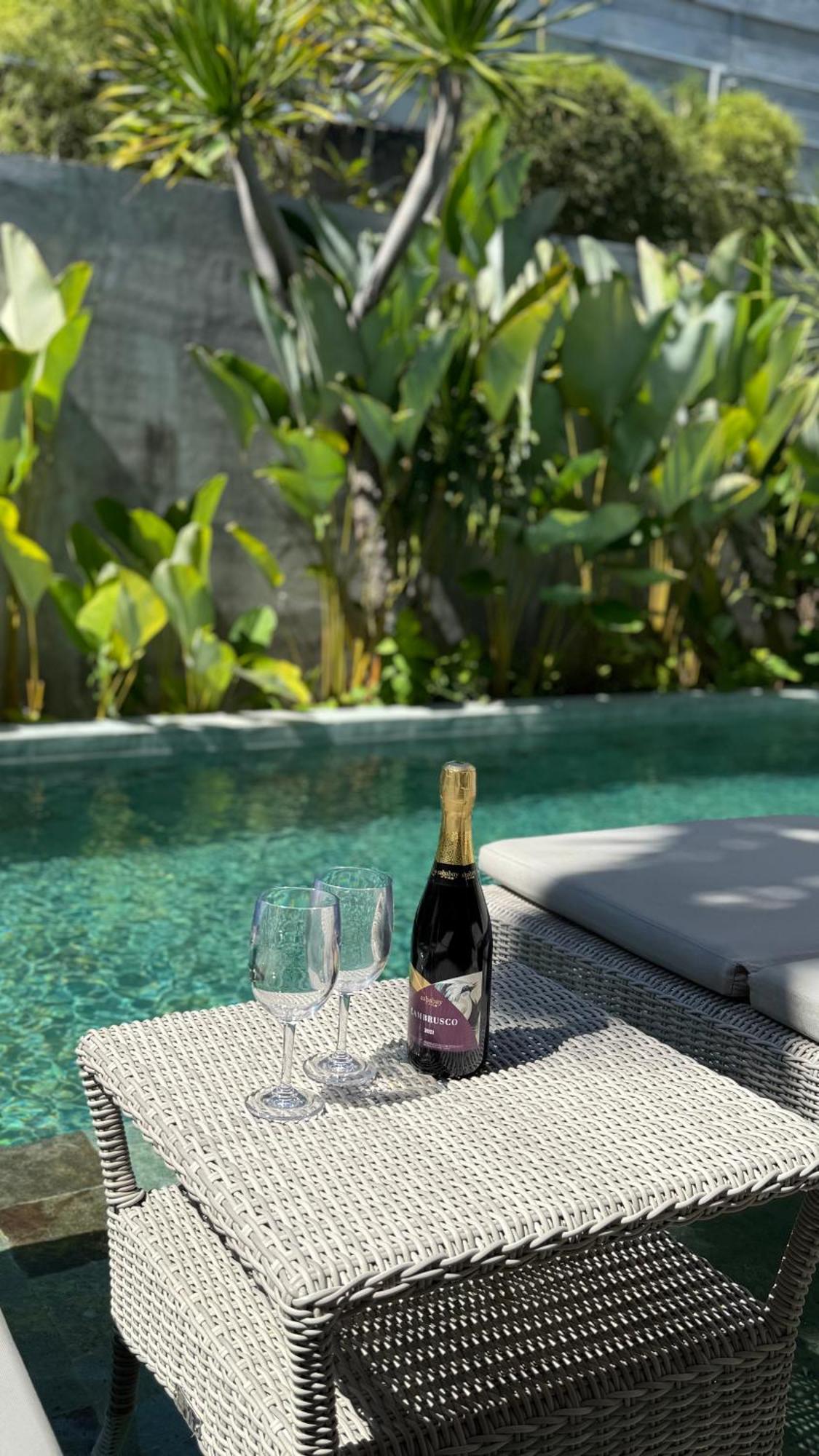 Inspira Seminyak Villa Eksteriør bilde